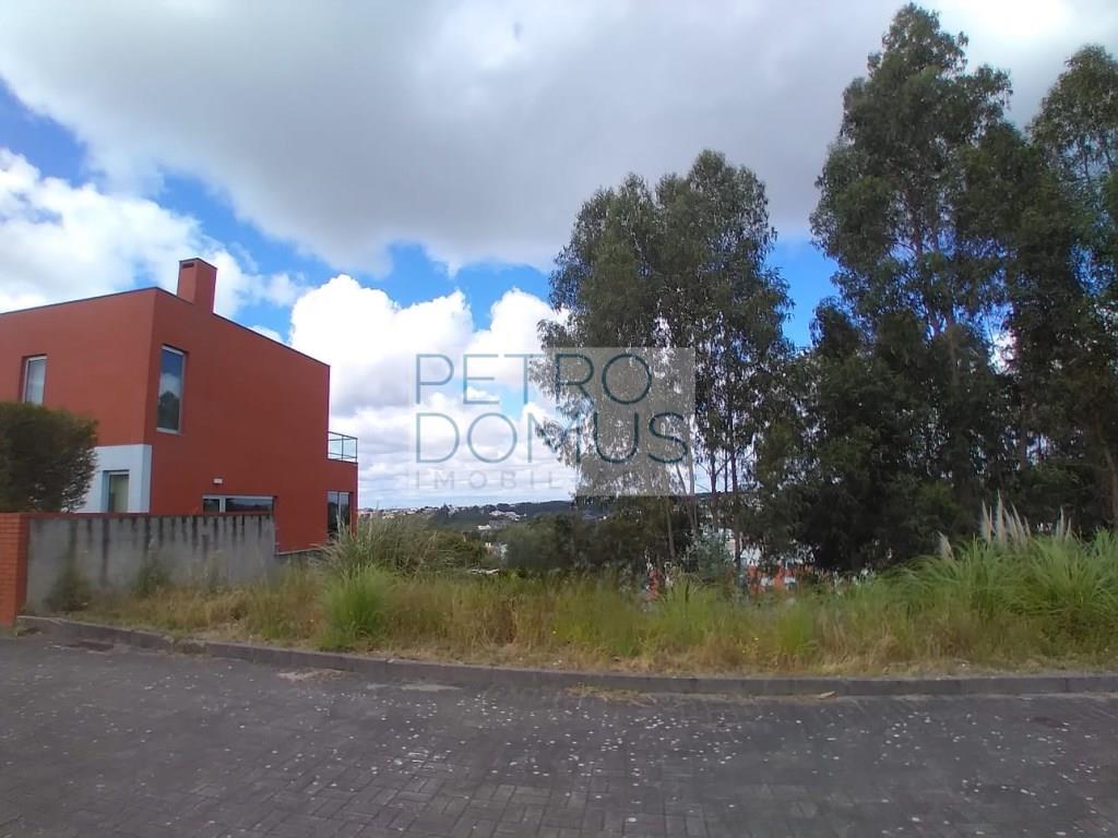 Parcela De Terreno Urbano Con Proyecto De Vivienda (No Aprobado)