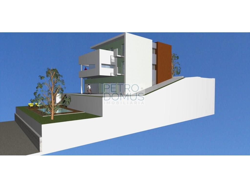 Parcela De Terreno Urbano Con Proyecto De Vivienda (No Aprobado)