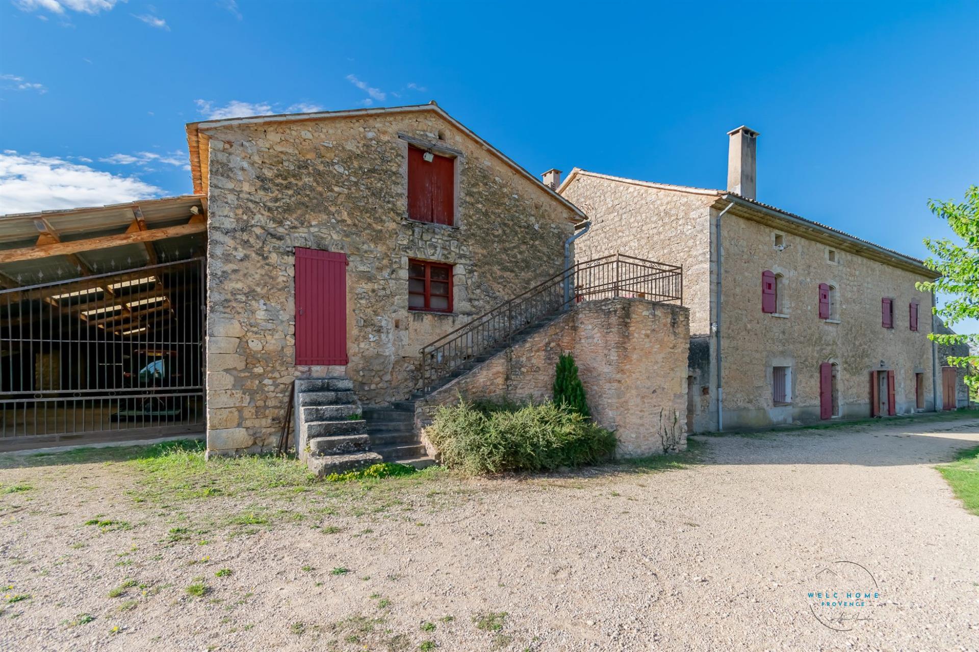 Purchase: Luxury property (83630)