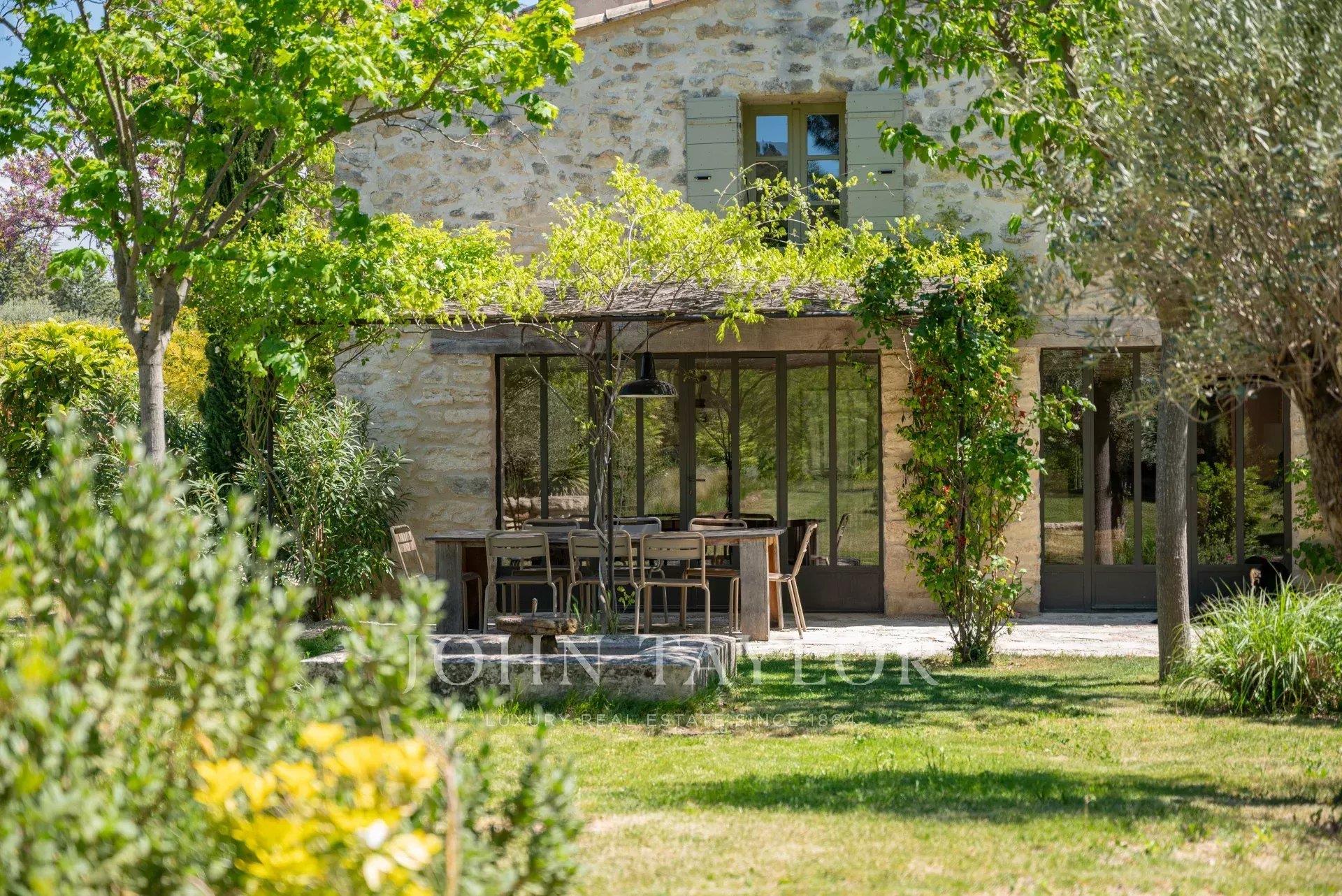 Lourmarin very beautiful renovated old property at the foot of the Luberon on 1.4 hectares of land