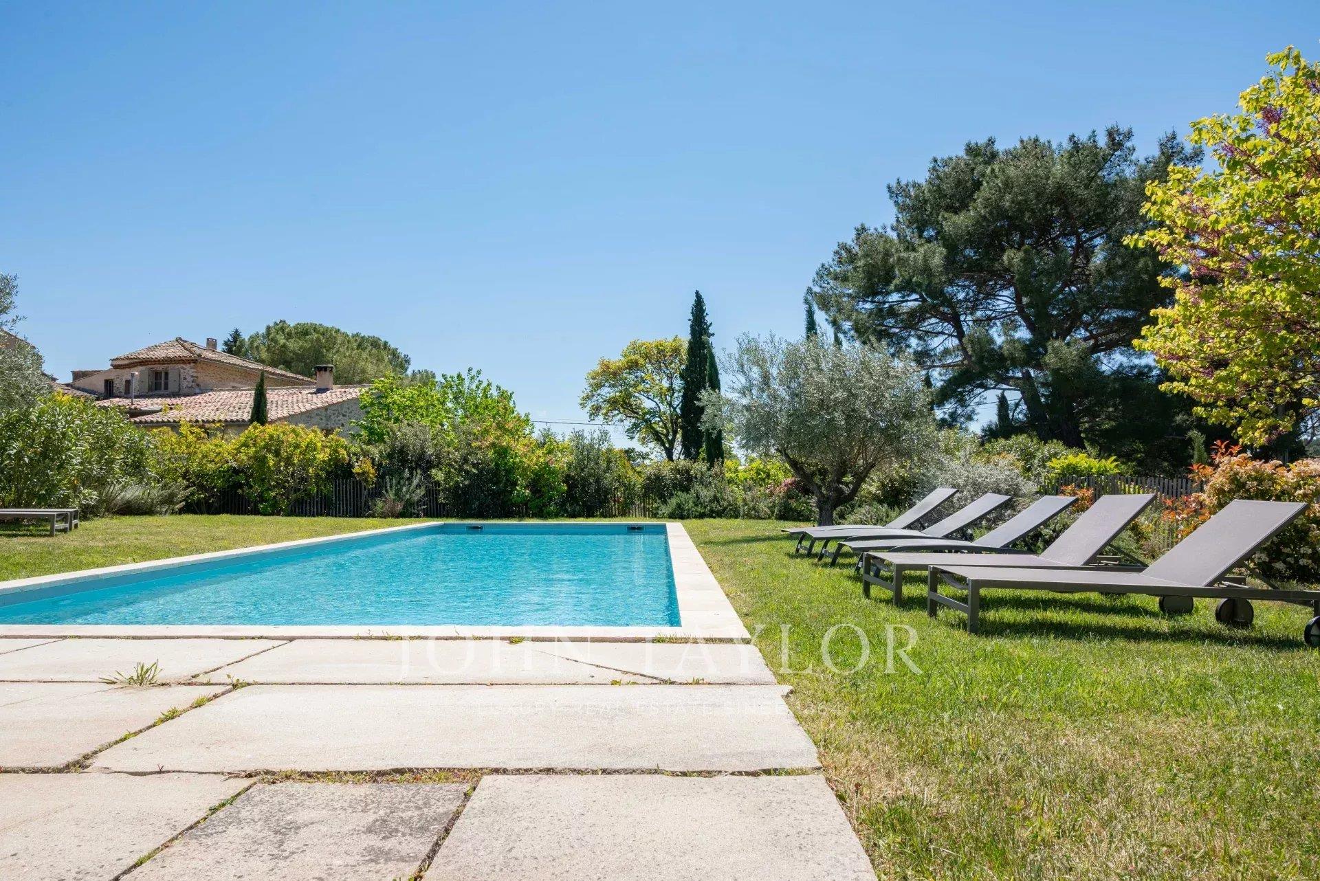 Lourmarin very beautiful renovated old property at the foot of the Luberon on 1.4 hectares of land