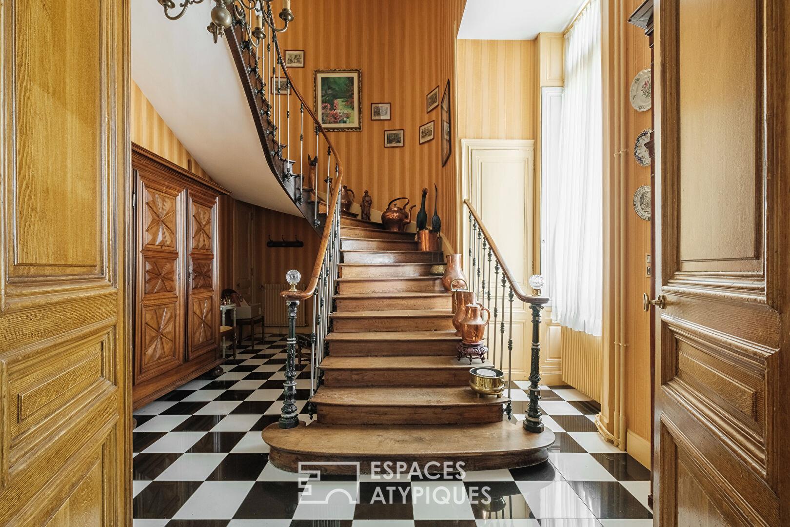 Historic mansion in the heart of Châtellerault, exceptional park and outbuildings