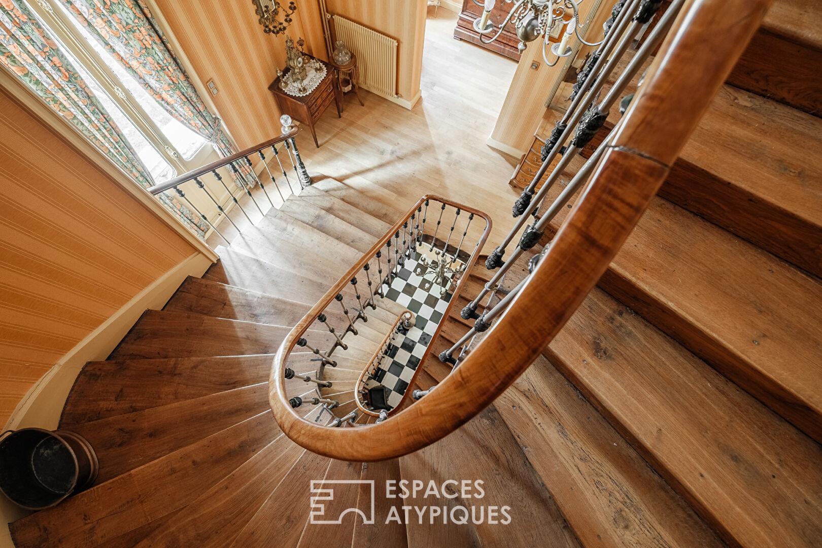 Historic mansion in the heart of Châtellerault, exceptional park and outbuildings