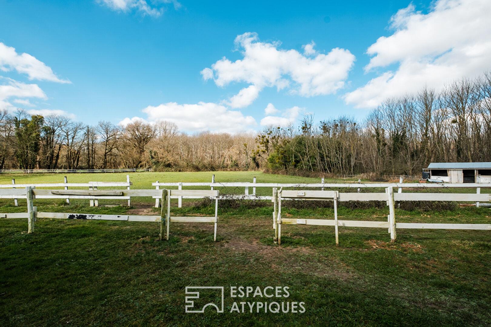 Domaine avec dépendances dans un écrin de verdure