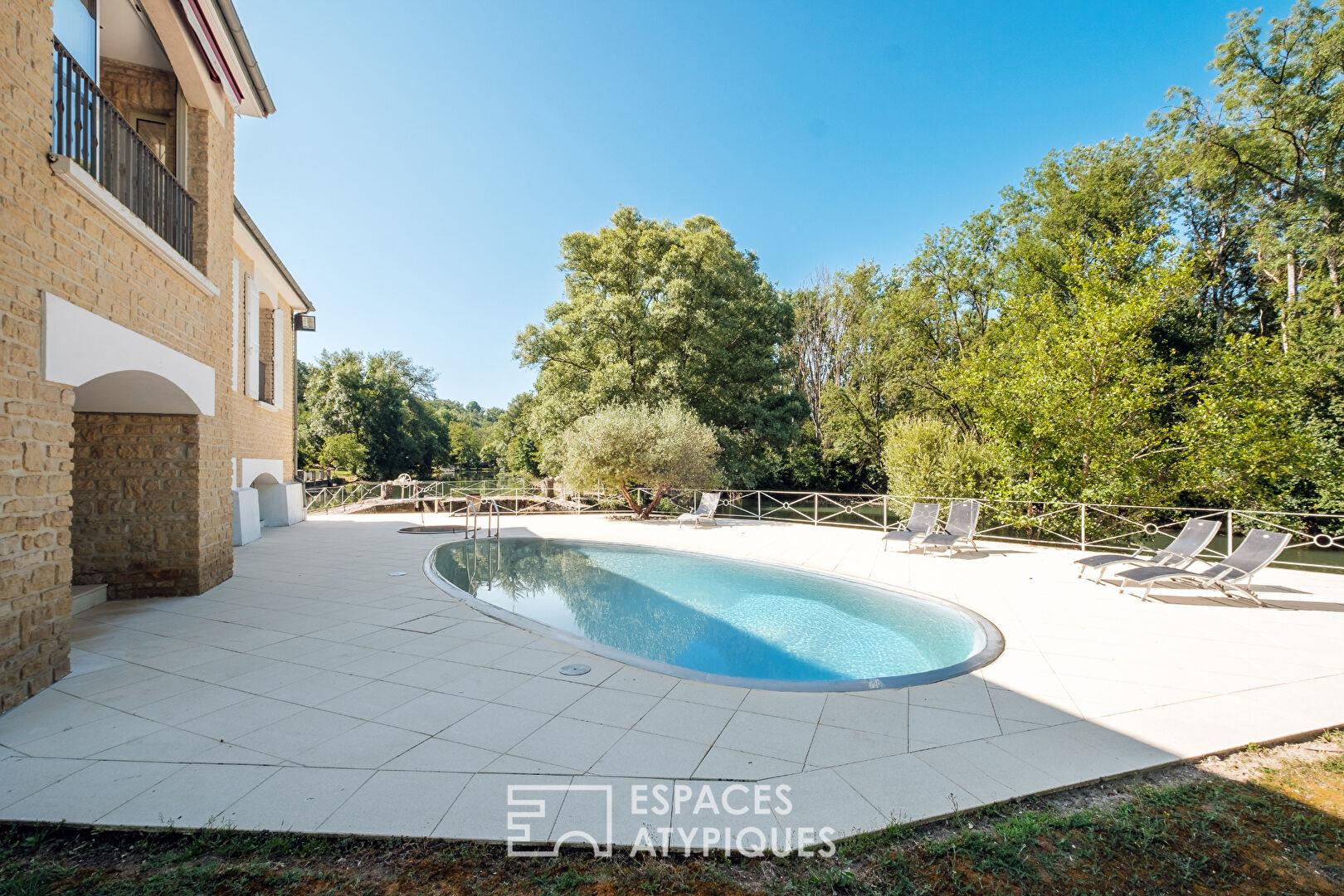 Exceptional property with mill and houses on the banks of the Clain