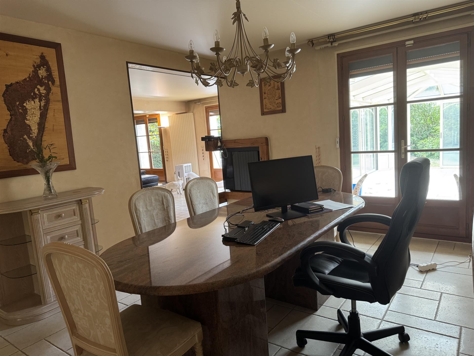 Belle maison familiale de 242 m2 sur terrain de 916 m2 Espaces généreux et prestations de qualité