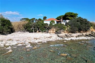 Ref.1028 – Beach Front House: Very Rare and Unique location, direct access to the beach, plot 4,234 