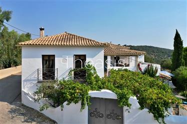 Villa Zizani ref.364: Perfectly renovated complex of two traditional houses 