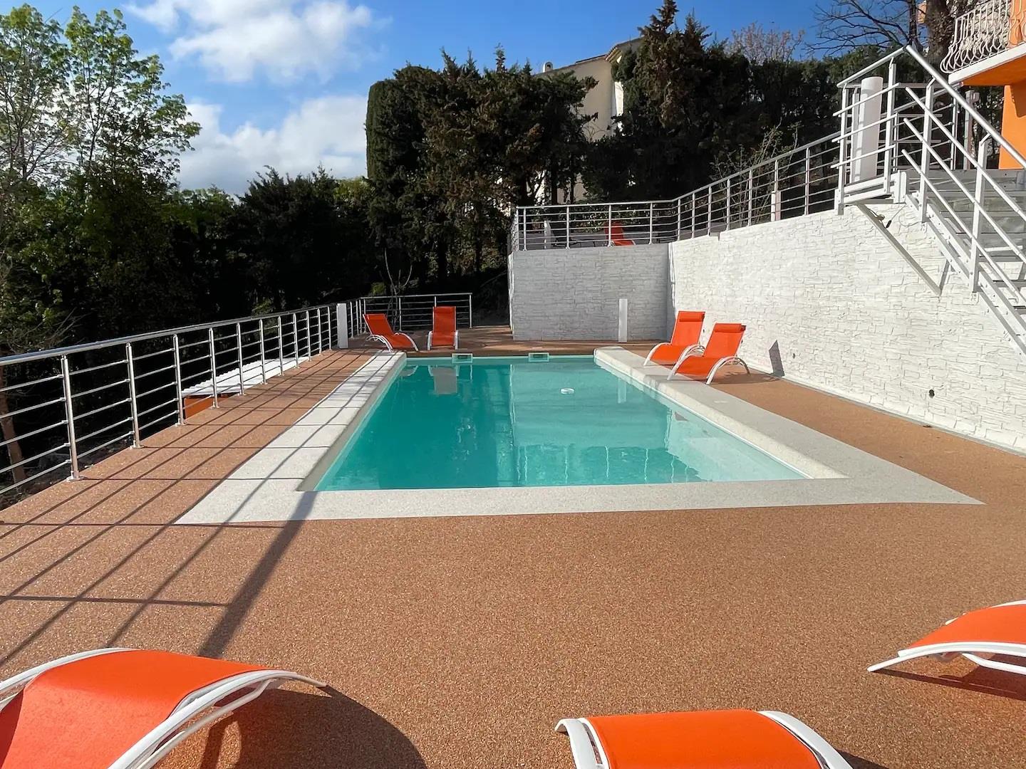 Nueva villa con aire acondicionado 6Br 200 metros cuadrados, tranquila pero cerca de todos los serv