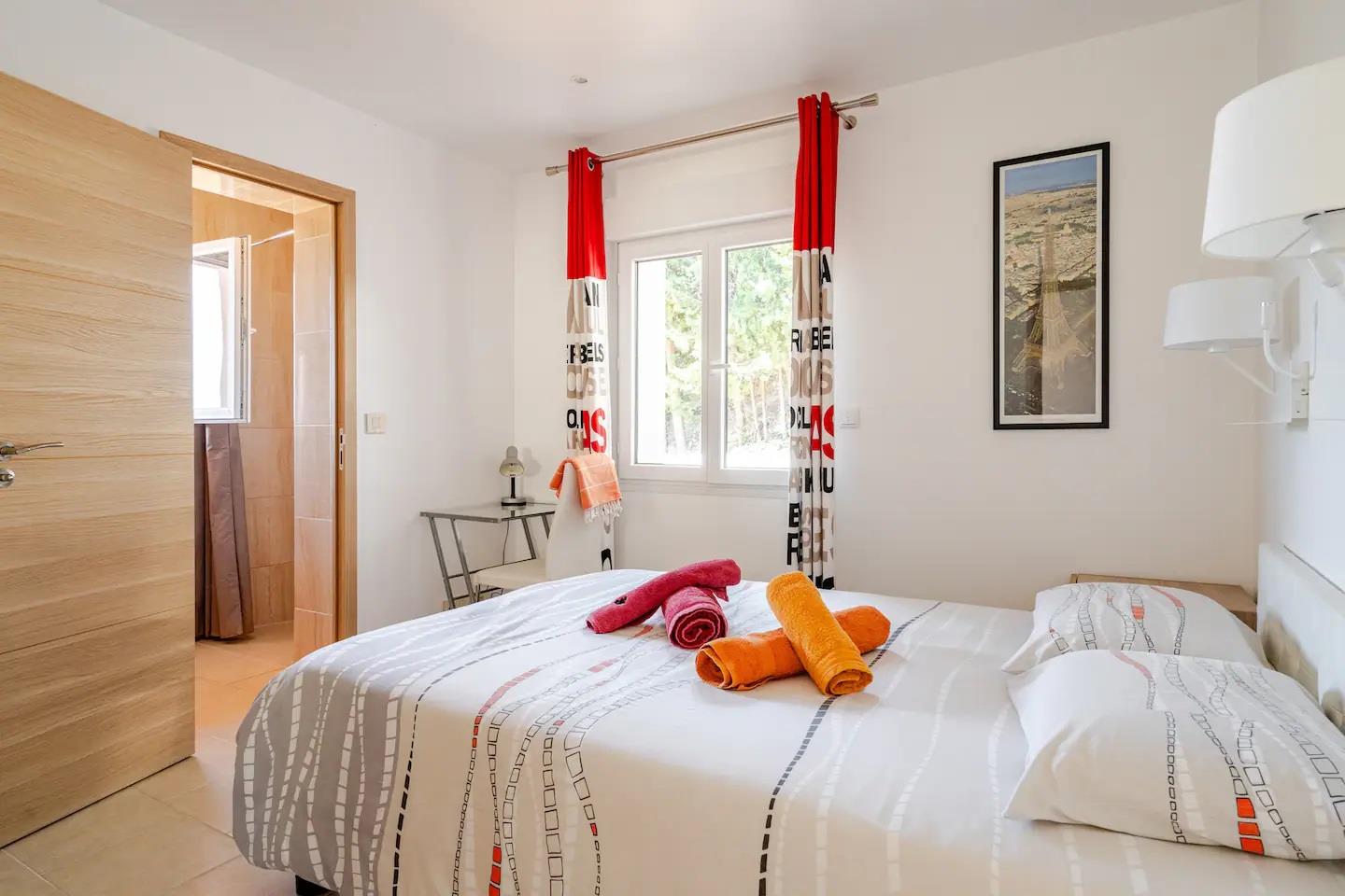 Nueva villa con aire acondicionado 6Br 200 metros cuadrados, tranquila pero cerca de todos los serv