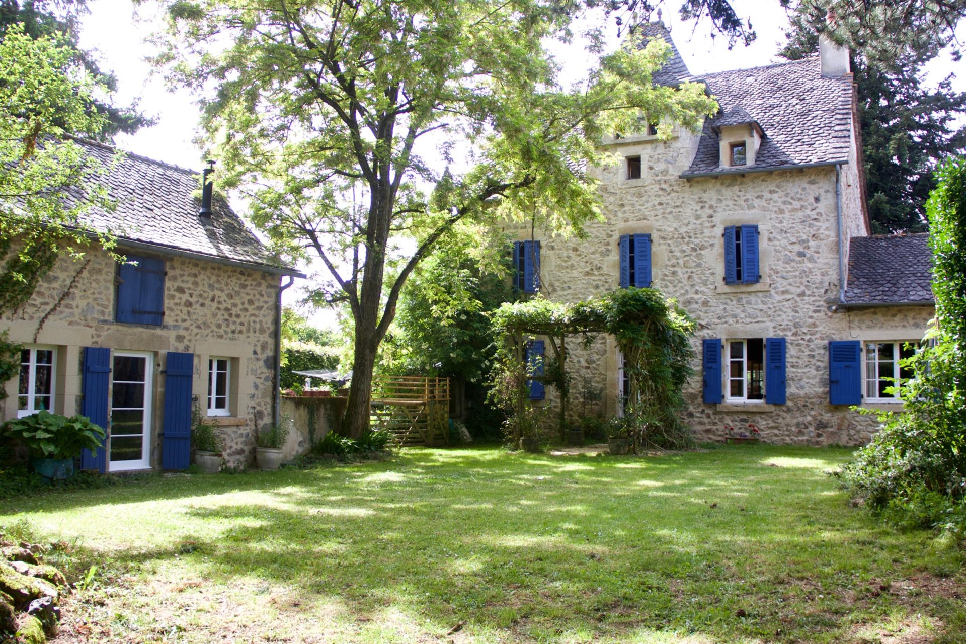 Ensemble immobilier de caractère, deux maisons et une grange sur 2,8ha