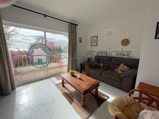 Seaside Paradise Awaits! Ground-floor 2-bedroom Apartment with private parking and sea view