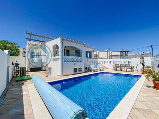 Beautiful T2+2 Villa with Swimming Pool and Garage in a noble area of Praia da Luz