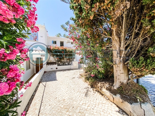 3 bed traditional townhouse with fantastic views close to the beach