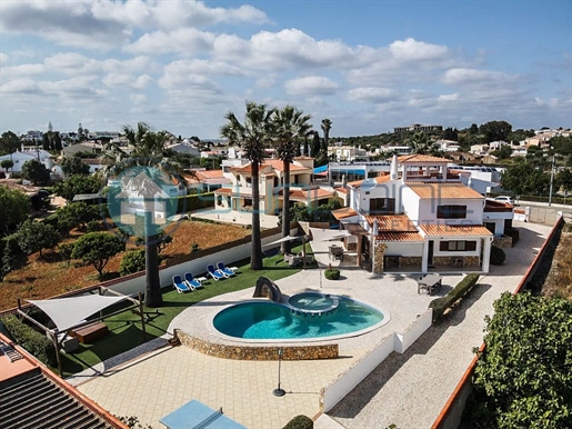 Espetacular Moradia de 6 quartos com piscina em um terreno de 2.000 m²