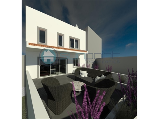 Maison de ville en construction à Espiche avec garage et à 10 minutes à pied de Praia da Luz