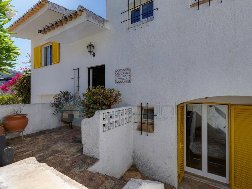 Ausgezeichnete Gelegenheit in Praia da Luz - Villa mit 3+2 Schlafzimmern, nur wenige Schritte vom Me