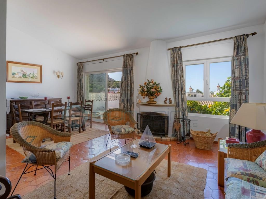 Ausgezeichnete Gelegenheit in Praia da Luz - Villa mit 3+2 Schlafzimmern, nur wenige Schritte vom Me