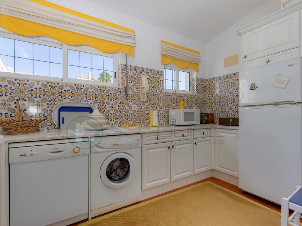 Ausgezeichnete Gelegenheit in Praia da Luz - Villa mit 3+2 Schlafzimmern, nur wenige Schritte vom Me