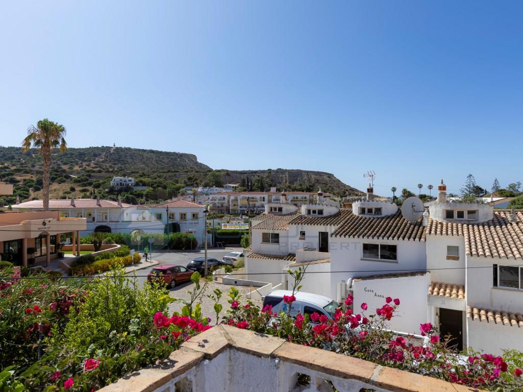 Ausgezeichnete Gelegenheit in Praia da Luz - Villa mit 3+2 Schlafzimmern, nur wenige Schritte vom Me