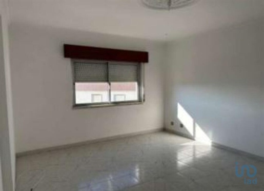 Apartment with 2 Rooms in Lisboa with 77,00 m²