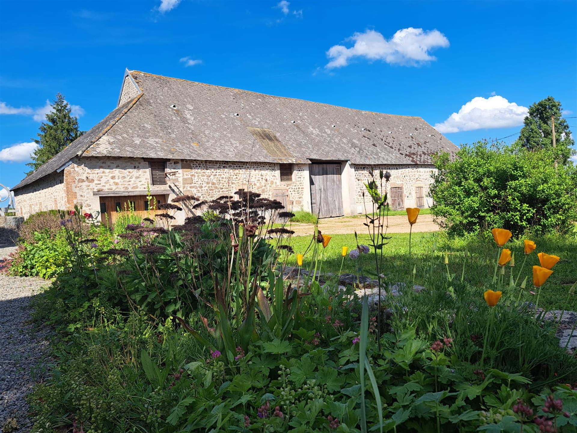 Beautifully located old farmhouse with big barn