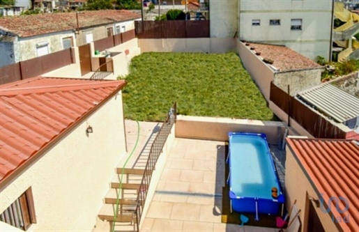 Home / Villa with 7 Rooms in Porto with 226,00 m²
