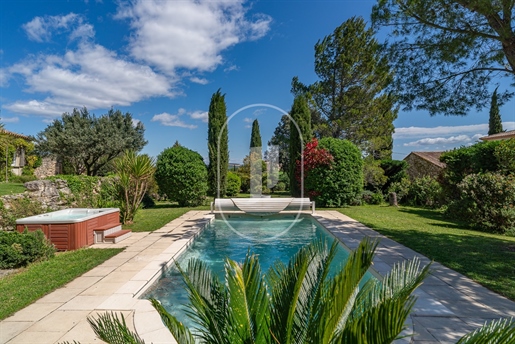 Villa met prachtige tuin te koop in Uzès