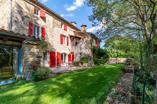 Charming property in 3 hectares of parkland for sale in Saint-Je
