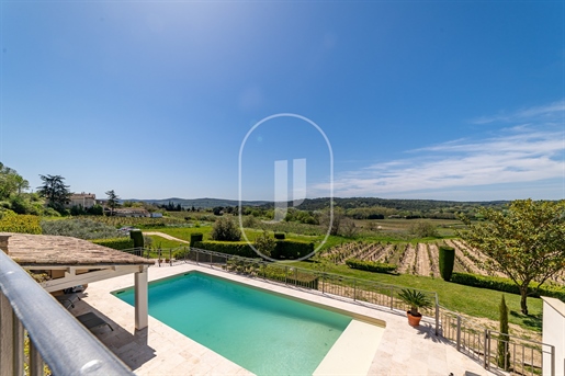 Property for sale with panoramic view in Provençal garden 30 min