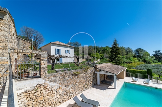 Property for sale with panoramic view in Provençal garden 25 min