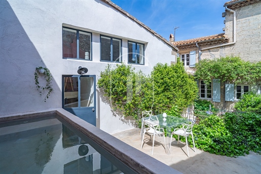 For sale near Uzès: village house with courtyard, pool and outbu