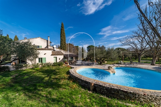 For sale: property comprising 2 charming houses in olive grove 5