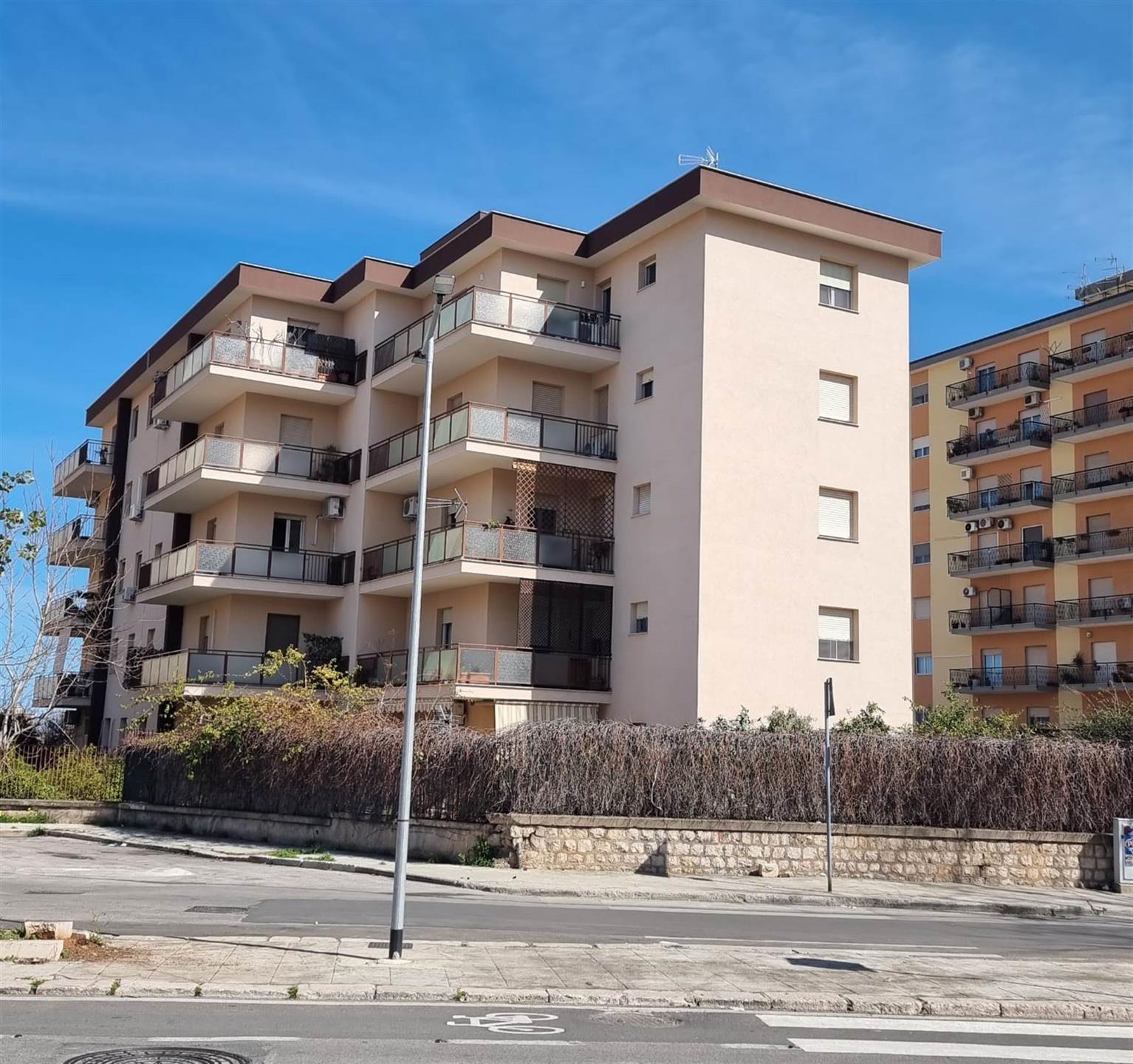 Purchase: Apartment (90127)