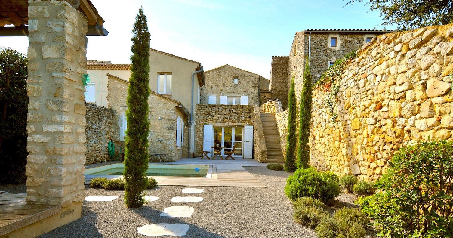 Goudargues, medieval hilltop village, refined village house, 200m2SH with garden and swimming pool