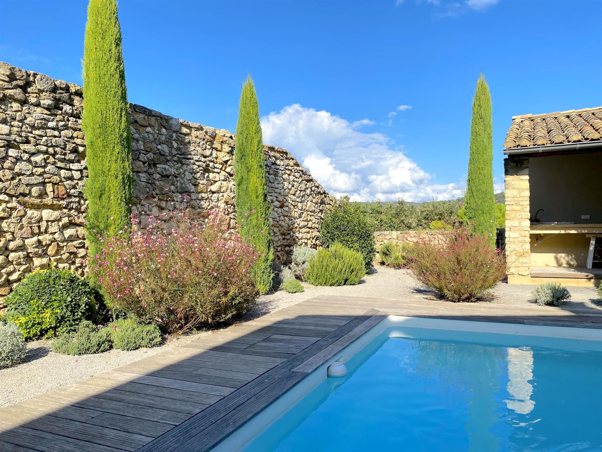 Goudargues, medieval hilltop village, refined village house, 200m2SH with garden and swimming pool