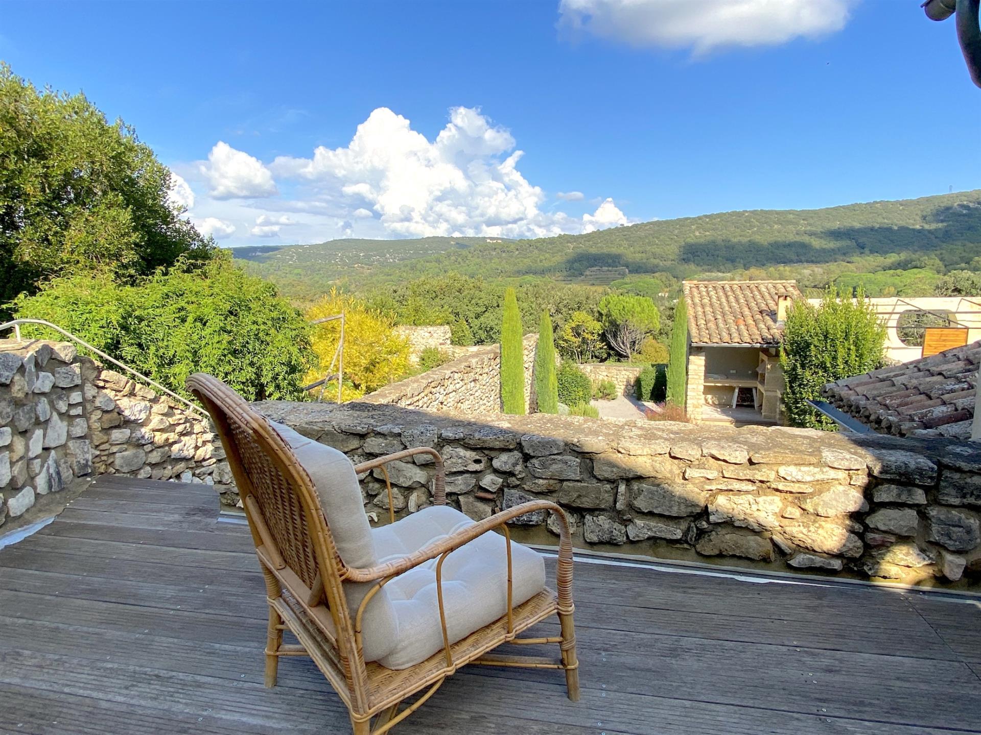 Goudargues, medieval hilltop village, refined village house, 200m2SH with garden and swimming pool