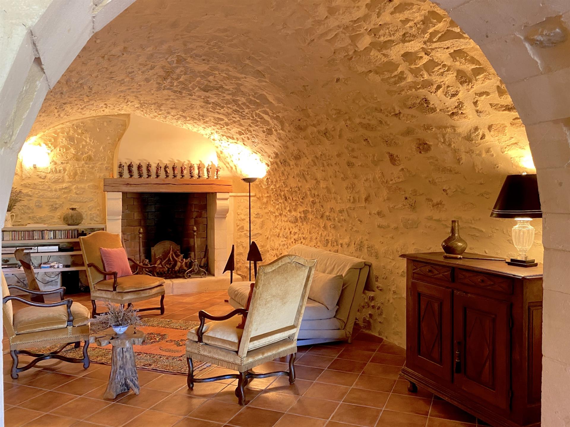 Goudargues, medieval hilltop village, refined village house, 200m2SH with garden and swimming pool