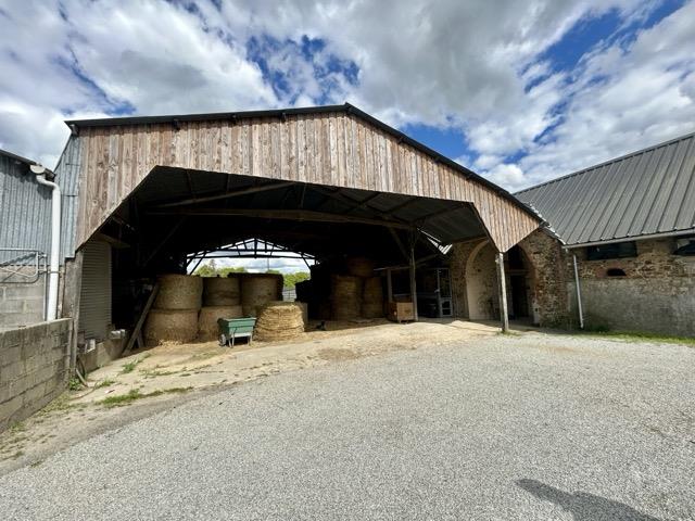 Racing stable on 15 ha