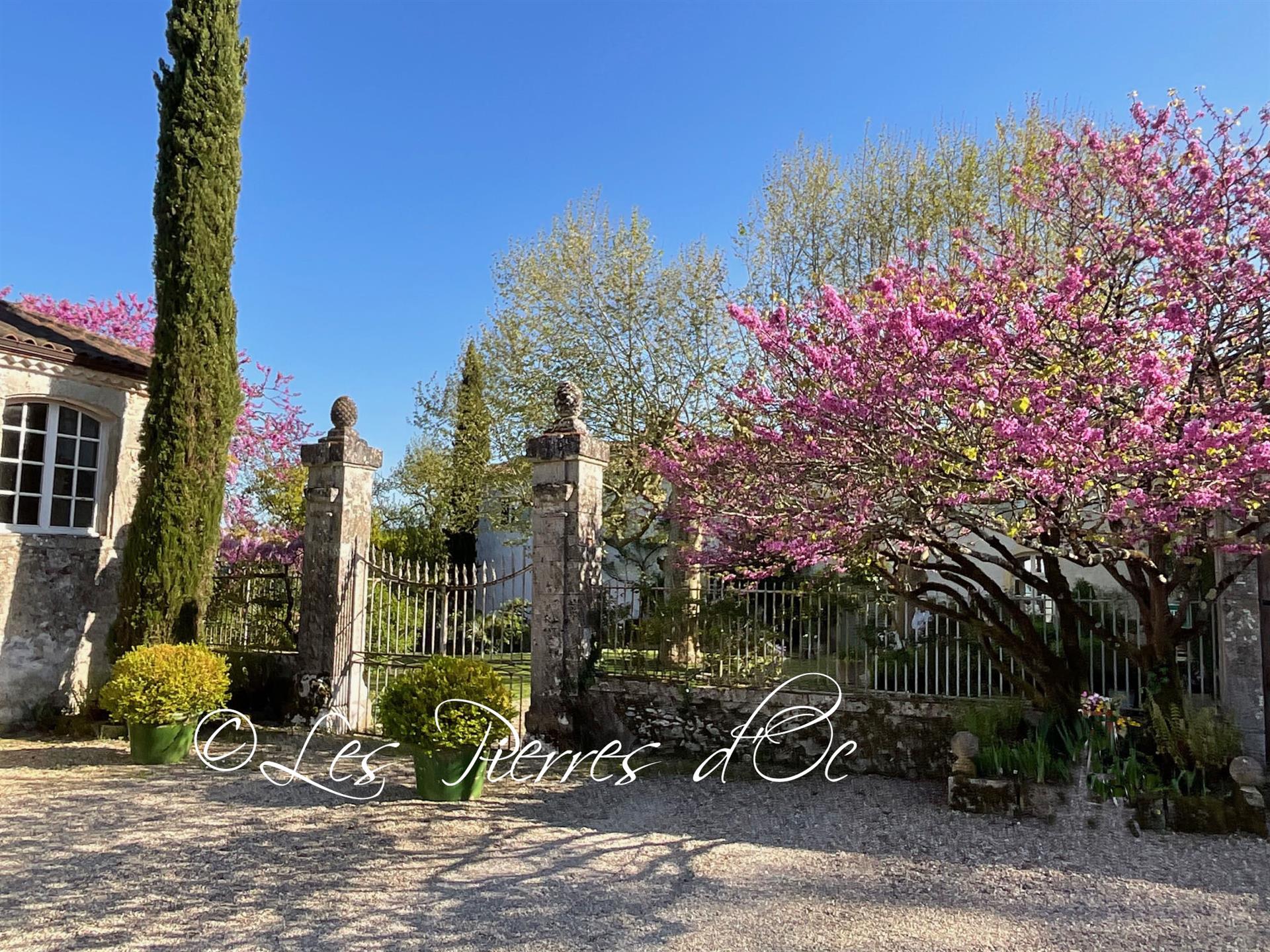 Lovely Xviiith Century Chartreuse On A Hill With Exceptional Views, Guest House - Caretaker's Accomm