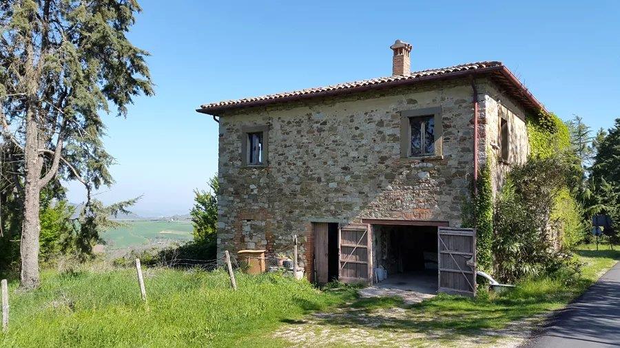 Conveniently located lovely casale