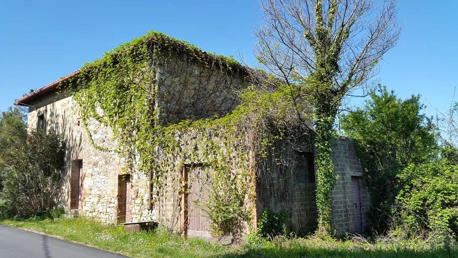 Conveniently located lovely casale