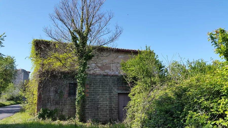 Conveniently located lovely casale