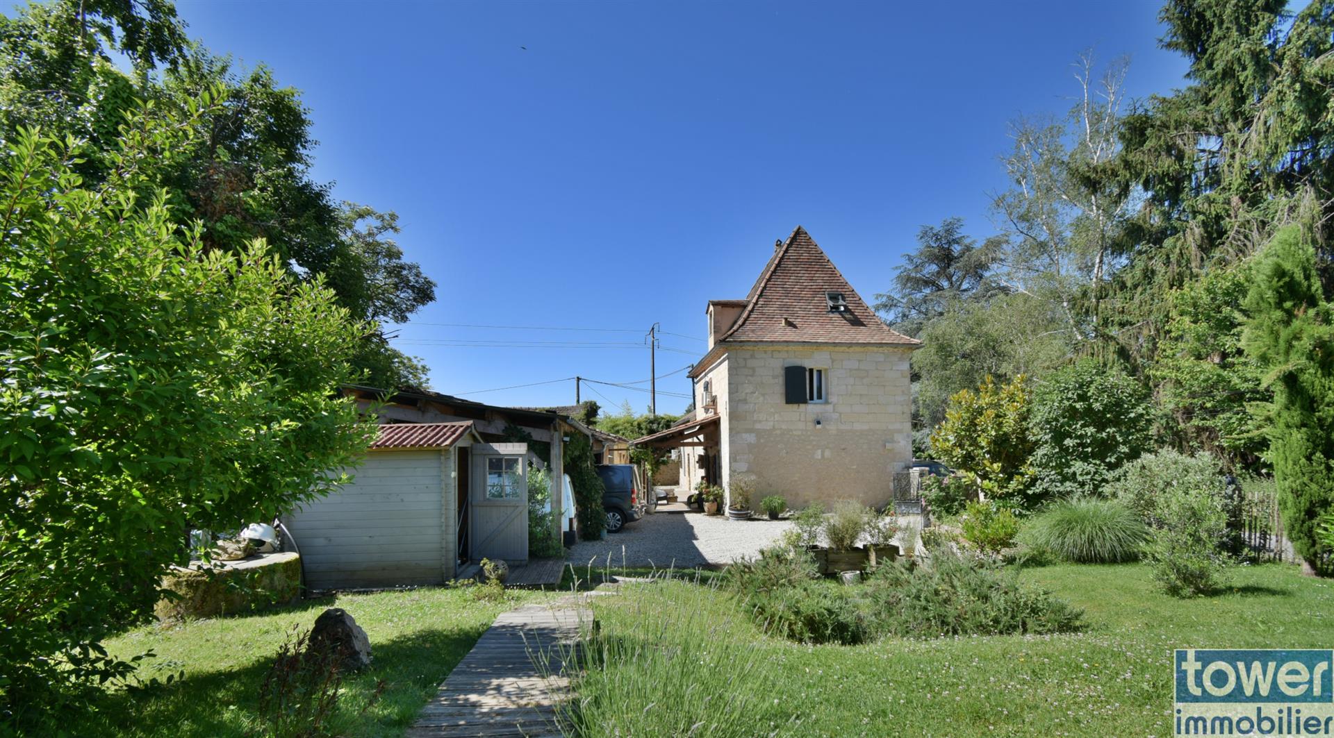 Proche Bergerac, Maison de charme rénovée de 125m2 avec piscine