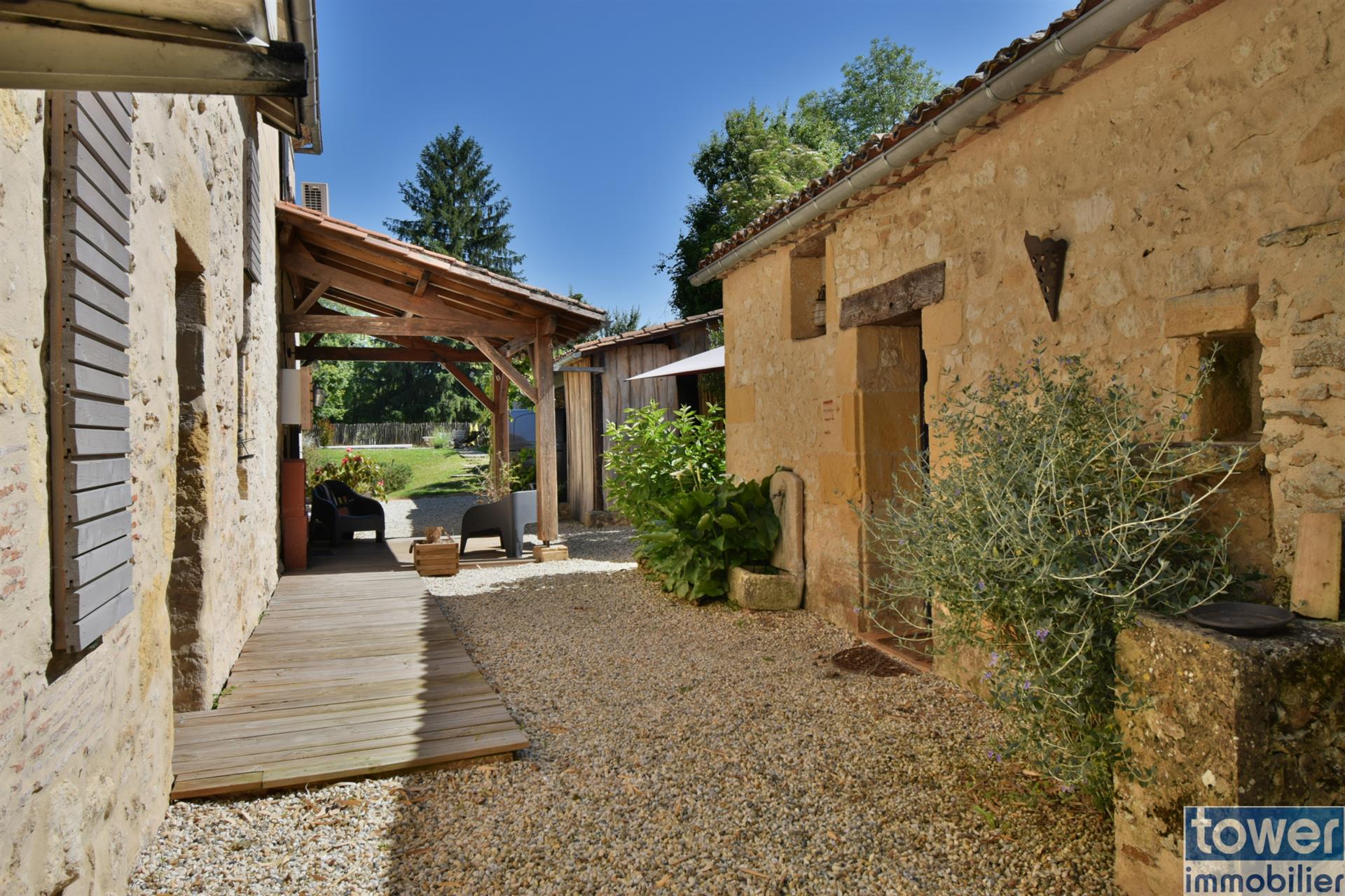 Proche Bergerac, Maison de charme rénovée de 125m2 avec piscine