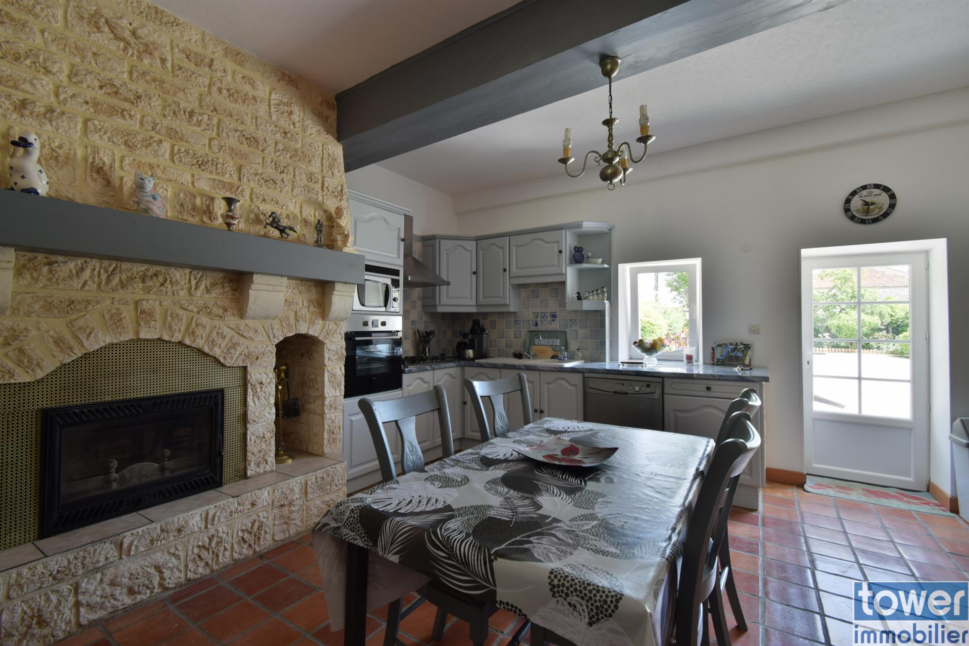 Eymet in the Dordogne, set of 2 renovated stone houses of 278m2 with swimming pool.