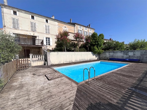 5-Bedroom mansion with pool in the heart of Montmoreau