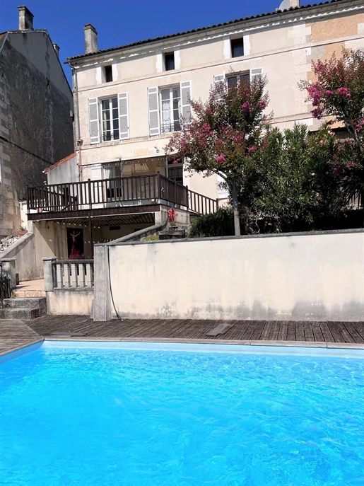 5-Bedroom mansion with pool in the heart of Montmoreau