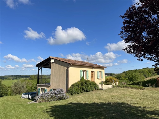 Intimité absolu et une vue magnifique vous attendent dans cette maison récente, idéalement située pr