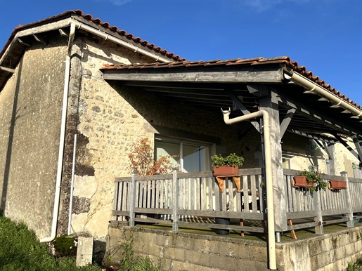 Charmante maison familiale située au calme à 5 km du centre-ville de Montmoreau